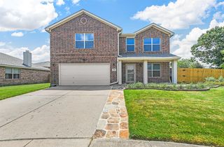 1008 Finch Cir, Saginaw, TX 76131