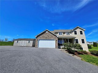 1039 Mill Rd, Pen Argyl, PA 18072