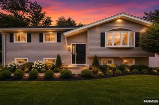 34 N  Middletown Rd, Montvale, NJ 07645