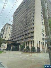 151 Prospect Ave #2F, Hackensack, NJ 07601