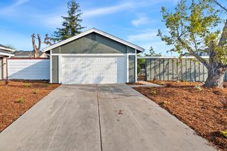 2 Hedgerow Ct, Sacramento, CA 95823