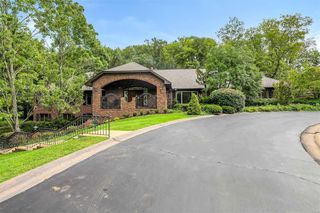 65 Meadowbrook Country Club Est, Ballwin, MO 63011