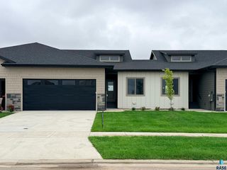 2810 E  Hazelnut St, Brandon, SD 57005