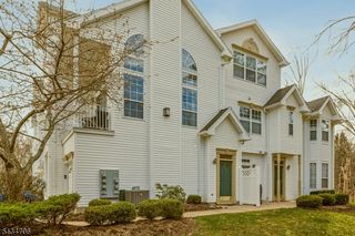 2 Caroline Foster Ct, Morristown, NJ 07960