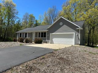 12727 104th Ave, Grand Haven, MI 49417