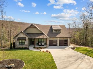 326 Rotherham Dr, Crossville, TN 38558