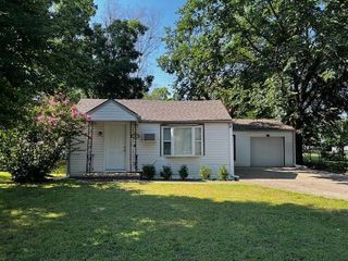 1323 W  Hibbard St, Coffeyville, KS 67337