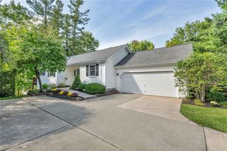 691 Grand View Ln, Aurora, OH 44202