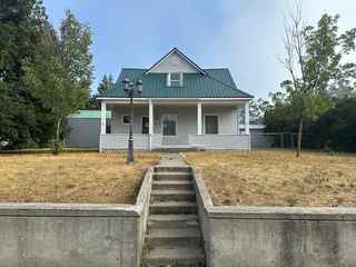 818 W  3rd St, Newport, WA 99156