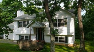 822 Mallard Ln, Bushkill, PA 18324