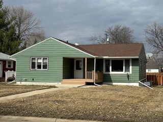 122 W  13th Ave, Redfield, SD 57469