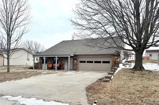 4250 Sunburst Dr, Hannibal, MO 63401