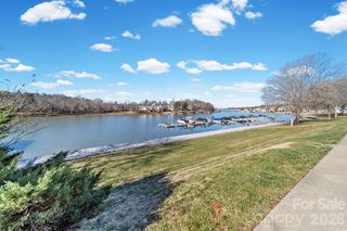 529 Catspaw Ln, Statesville, NC 28677