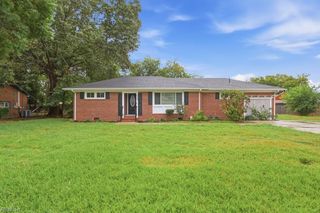 609 Manor Dr, Virginia Beach, VA 23464