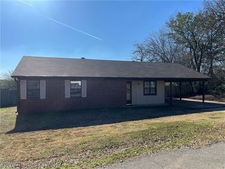 113 W  Howard St, Roland, OK 74954