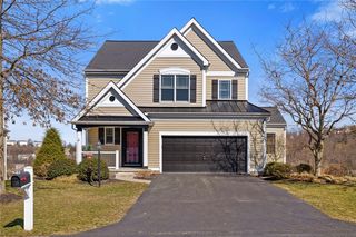 1359 Maplewood Cir, Washington, PA 15301