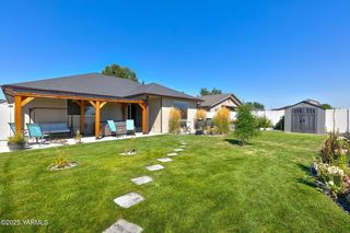 2411 S  73rd Ave, Yakima, WA 98903