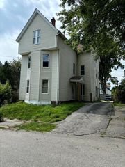 44 Summer Street, Lewiston, ME 04240