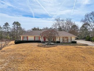 755 Rounsaville Rd, Roswell, GA 30076
