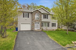 6000 Boardwalk Dr, Tobyhanna, PA 18466