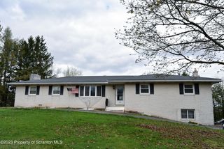 313 Center St, Greenfield Township, PA 18407