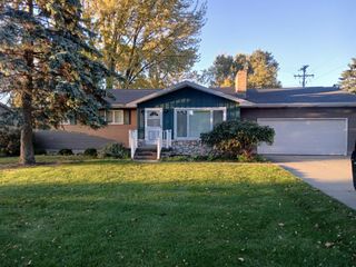 3345 Canterbury Dr, Bay City, MI 48706