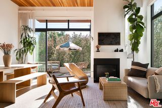 1329 California Ave #102, Santa Monica, CA 90403
