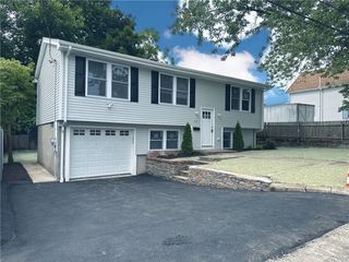 13 Rosemont Ter, North Providence, RI 02911