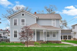 418 E  Benton St, Aurora, IL 60505