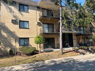 10S472 Echo Ln #4, Willowbrook, IL 60527
