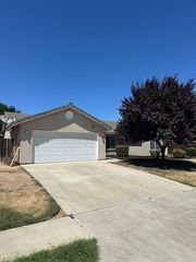 2874 Florence Ave, Sanger, CA 93657