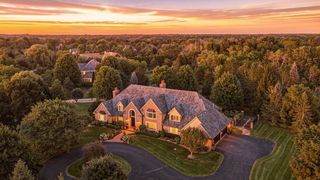 9648 N Columbia DRIVE, Mequon, WI 53092