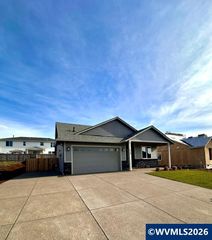 464 NE Cedar St, Sublimity, OR 97385