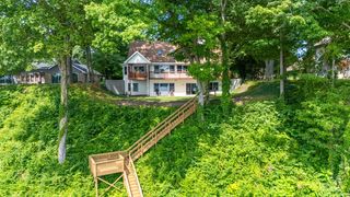 9895 Lakeview Dr, Berrien Springs, MI 49103