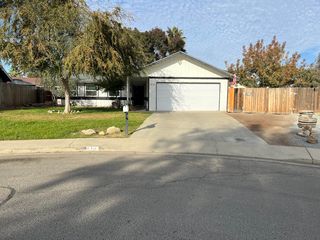 414 E Laura Court, Visalia, CA 93277