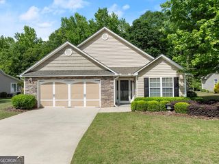 136 Thornberry Ln, Jefferson, GA 30549