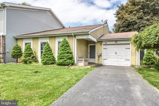 164 Commonwealth Dr, Newtown, PA 18940