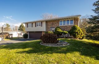 4020 Kingsway Dr, Crown Point, IN 46307