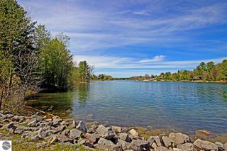 Gitchegumee Dr, Buckley, MI 49620