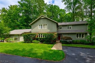 33 Cascade Dr, Chagrin Falls, OH 44022