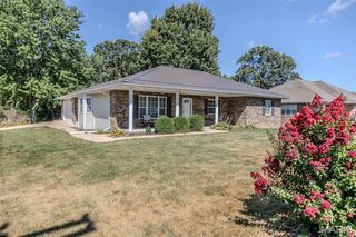 1341 Deadra Dr, Lebanon, MO 65536