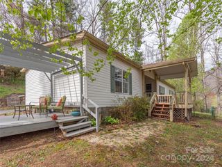33 Chestnut Hill Dr, Clyde, NC 28721