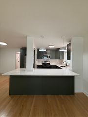 522 Greenwood St #1W, Evanston, IL 60201