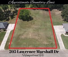 205 Lawrence Marshall Dr, Hempstead, TX 77445