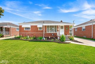 29242 Joan St, Saint Clair Shores, MI 48081