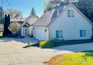 11030 White Lake Rd, Fenton, MI 48430
