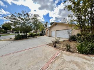 1294 Muirfield Rd, Riverside, CA 92506