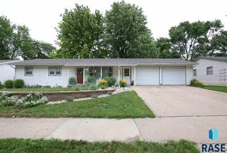 508 Poplar Dr, Canton, SD 57013