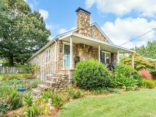 95 N  Main St, Canton, NC 28716