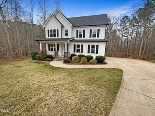 30 Chaucer Ct W, Zebulon, NC 27597